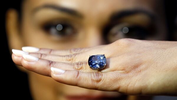 Viên kim cương Blue Moon được giới thiệu ở London. - Sputnik Việt Nam