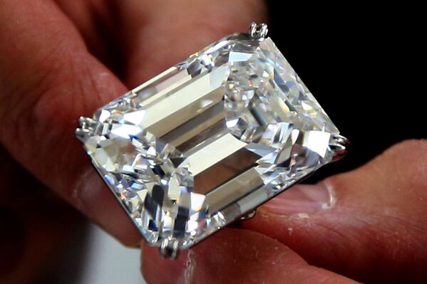 Giới thiệu viên kim cương 100,2 carat ở Dubai - Sputnik Việt Nam
