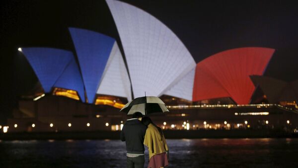 Nhà hát Opera Sydney, Australia, tưởng nhớ các nạn nhân của cuộc tấn công khủng bố tại Paris - Sputnik Việt Nam