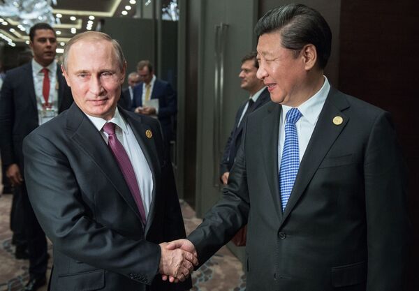 Tổng thống Nga Vladimir Putin và Chủ tịch Trung Quốc Tập Cận Bình tại hội nghị thượng đỉnh G20 ở Thổ Nhĩ Kỳ - Sputnik Việt Nam