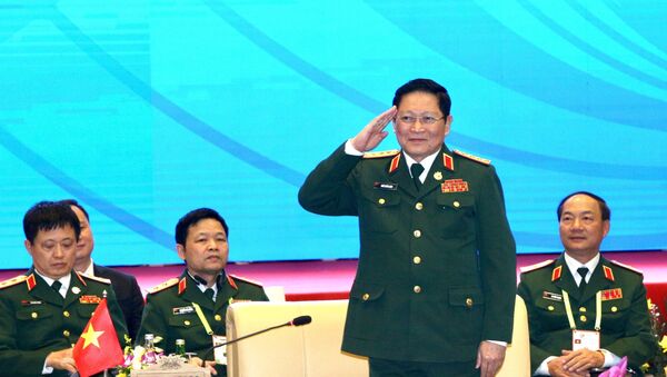 Đại tướng Ngô Xuân Lịch, Bộ trưởng Bộ Quốc phòng Việt Nam điều hành cuộc gặp.  - Sputnik Việt Nam