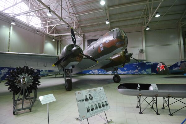 Máy bay ném bom tầm xa DB-3, được triển lãm tại Bảo tàng Không quân Trung ương ở Monino - Sputnik Việt Nam