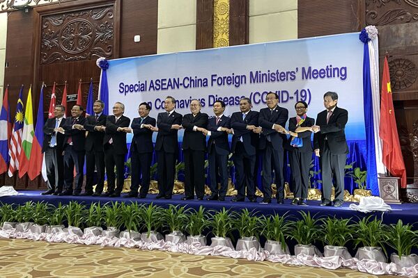 Trung Quốc kêu gọi ASEAN cùng đoàn kết chống dịch virus corona Trung Quốc kêu gọi ASEAN cùng đoàn kết chống dịch virus corona - Sputnik Việt Nam