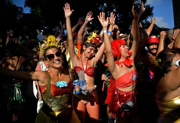 Lễ hội đường phố Ceu Na Terra bloco trước thềm Rio de Janeiro Carnival, Brazil - Sputnik Việt Nam