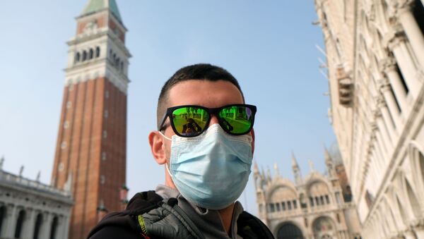 Khách du lịch đeo mặt nạ y tế ở Venice. - Sputnik Việt Nam