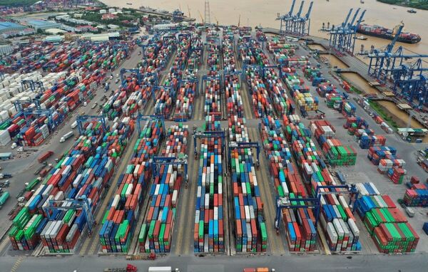 Covid-19: Doanh nghiệp Việt Nam điêu đứng vì quá phụ thuộc vào Trung Quốc Covid-19: Doanh nghiệp Việt Nam điêu đứng vì quá phụ thuộc vào Trung Quốc - Sputnik Việt Nam