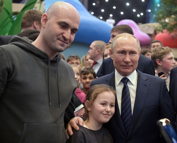 Tổng thống Vladimir Putin thăm công viên Đảo mộng mơ ở Moskva - Sputnik Việt Nam