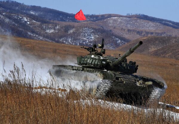 Xe tăng T-72 tham gia thi đấu “Tank Biathlon” trong khuôn khổ cuộc thi ARMY-2020 - Sputnik Việt Nam
