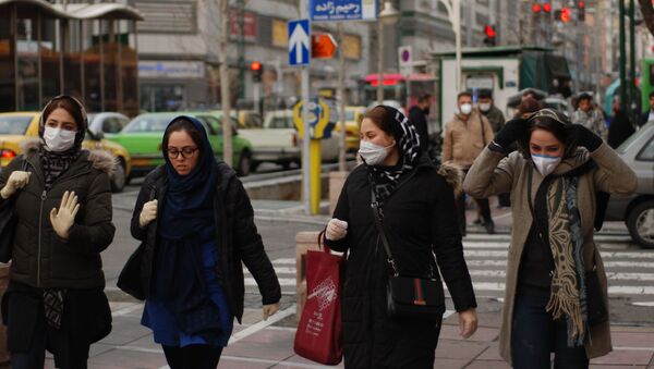Cư dân Tehran đeo khẩu trang y tế trên đường phố - Sputnik Việt Nam