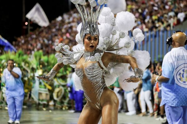 Người tham gia lễ hội giả trang Brazil 2020 - Sputnik Việt Nam