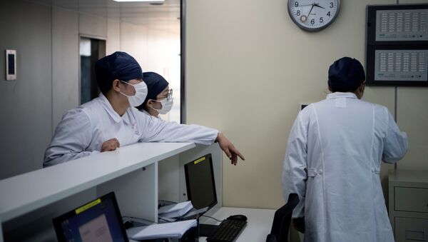Y tá tại Trung tâm Y tế Thượng Hải - Sputnik Việt Nam