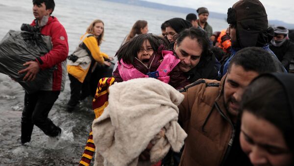 Người tị nạn Afghanistan đổ bộ vào bờ đảo Lesbos của Hy Lạp - Sputnik Việt Nam