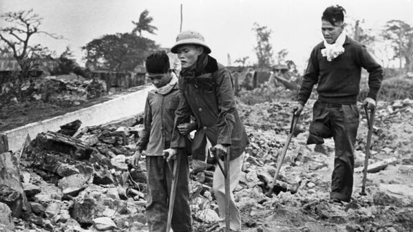 Chiến tranh ở Việt Nam (1964-1975). Các cư dân Việt Nam bị thiệt hại vì những trận ném bom của máy bay Mỹ - Sputnik Việt Nam