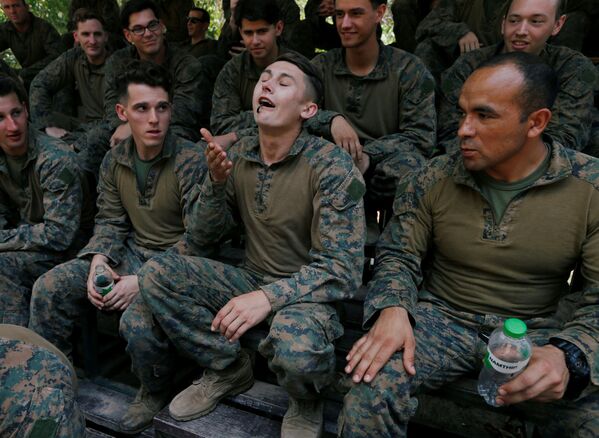 Người lính ăn bọ cạp trong cuộc tập trận Cobra Gold ở Thái Lan - Sputnik Việt Nam