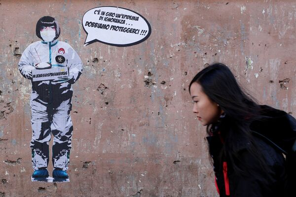 Graffiti chống bài ngoại người Hoa ở Rome, Ý - Sputnik Việt Nam