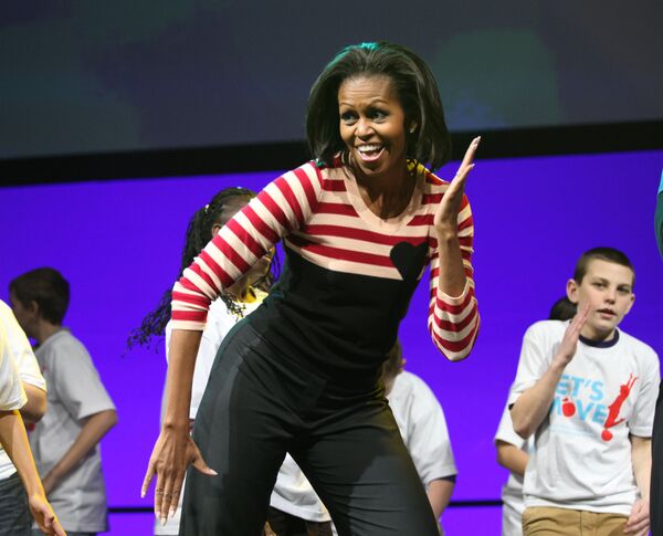 Đệ nhất phu nhân Mỹ Michelle Obama trong chuyến công du trong nước, năm 2012 - Sputnik Việt Nam