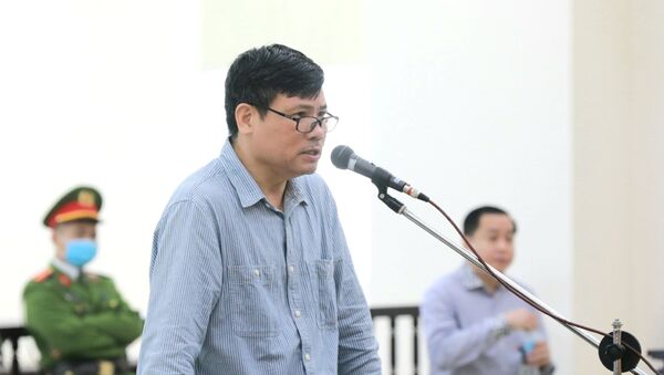 Bị cáo Trương Duy Nhất (56 tuổi, ngụ ở quận Hải Châu, TP.Đà Nẵng), cựu Trưởng Văn phòng đại diện Báo Đại Đoàn Kết tại trung Trung bộ khai báo trước tòa - Sputnik Việt Nam