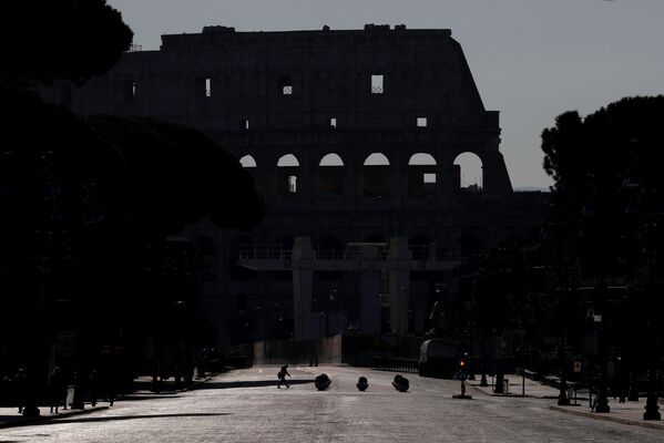 Điểm du lịch Colosseum vắng du khách do bùng phát ở Rome - Sputnik Việt Nam