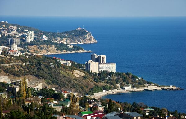 Cảnh bờ biển phía nam bán đảo Crưm trong vùng ngoại vi Yalta Lớn - Sputnik Việt Nam