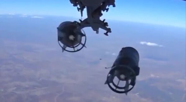 Bom của Lực lượng Hàng không vũ trụ Nga dội xuống cơ sở hạ tầng IS ở Syria - Sputnik Việt Nam