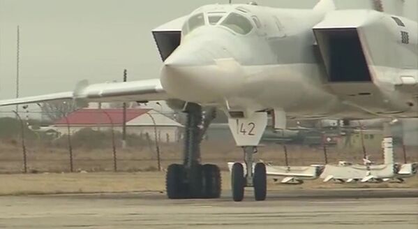 Máy bay Tu-22M3 Lực lượng Hàng không vũ trụ Nga sau cuộc không kích cơ sở của IS tại Syria - Sputnik Việt Nam