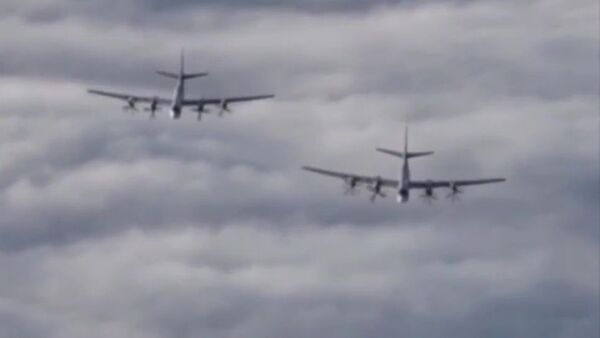 Máy bay Tu-95 Lực lượng Hàng không vũ trụ Nga ném bom cơ sở hạ tầng của IS ở Syria. - Sputnik Việt Nam