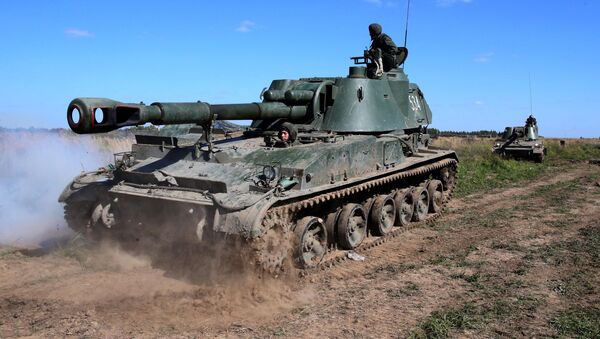 Quân nhân Nga tập bắn bằng pháo tự hành 152mm ở tỉnh Kaliningrad - Sputnik Việt Nam