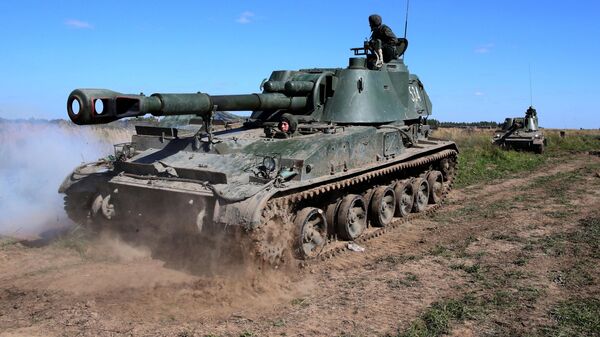 Quân nhân Nga tập bắn bằng pháo tự hành 152mm ở tỉnh Kaliningrad - Sputnik Việt Nam