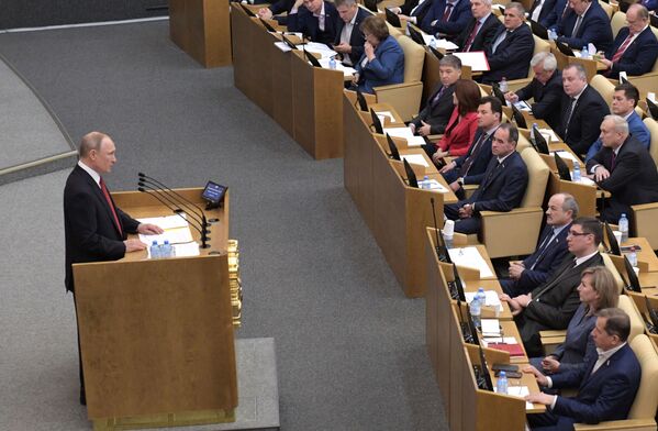 Tổng thống Vladimir Putin phát biểu tại phiên họp toàn thể Duma Quốc gia (Hạ viện Nga) - Sputnik Việt Nam