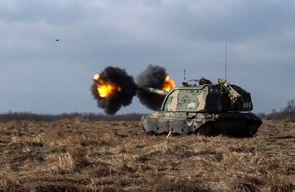 Pháo tự hành 2S19 Msta-S trong cuộc tập trận ở khu vực Krasnodar, LB Nga - Sputnik Việt Nam