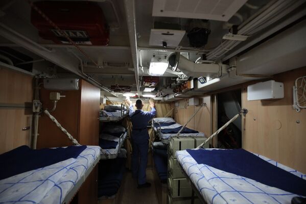 Quân nhân trong cabin trên tàu ngầm Veliky Novgorod - Sputnik Việt Nam