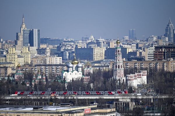 Quang cảnh từ đài quan sát trên Đồi Chim sẻ (Vorobyovy Gory) ở Moskva - Sputnik Việt Nam