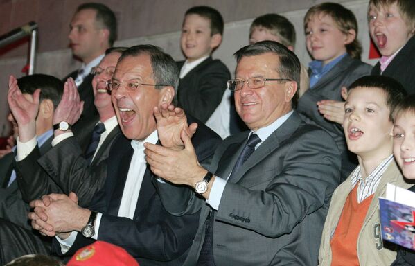 Thủ tướng Nga Viktor Zubkov, Bộ trưởng Ngoại giao Sergei Lavrov và Phó Thủ tướng thứ nhất Sergei Ivanov trong Giải đấu khúc côn cầu quốc tế «Cup Fetisov» - Sputnik Việt Nam