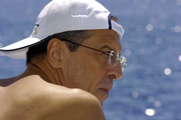 Bộ trưởng Ngoại giao Nga Sergei Lavrov trong lúc nghỉ ngơi - Sputnik Việt Nam