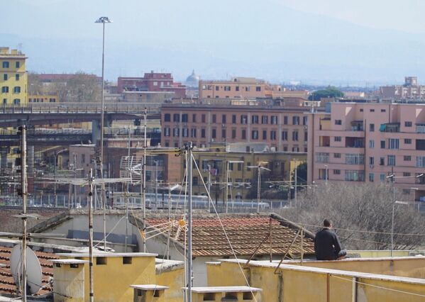 Người đàn ông cô đơn trên nóc nhà ở Rome - Sputnik Việt Nam