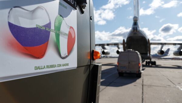 Xe với thiết bị y tế để chuyển đến Ý chống lại virus COVID-19 - Sputnik Việt Nam