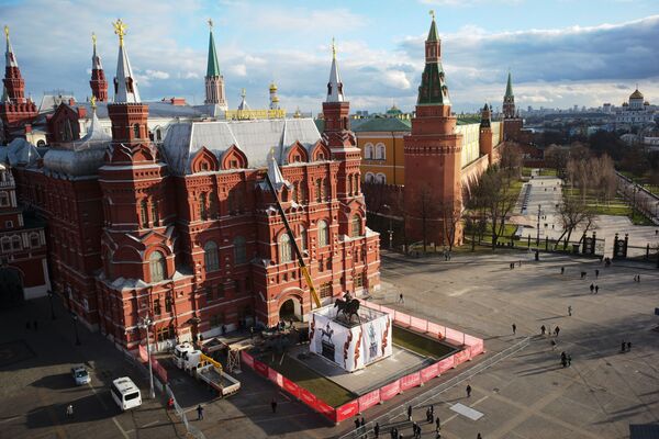 Đài tưởng niệm mới về Nguyên soái Zhukov được lắp đặt trên Quảng trường Manezhnaya ở Moskva - Sputnik Việt Nam