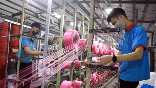 Sản xuất tại công ty sản xuất Bao bì Thuận Đức (Kim Động, Hưng Yên) - Sputnik Việt Nam