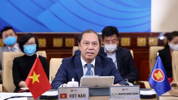 Thứ trưởng Bộ Ngoại giao Nguyễn Quốc Dũng, Trưởng SOM ASEAN Việt Nam phát biểu.  - Sputnik Việt Nam