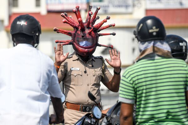 Cảnh sát đeo khẩu trang ở thành phố Chennai, Ấn Độ - Sputnik Việt Nam