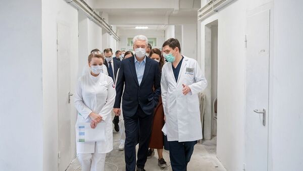 Thị trưởng Moskva Sergei Sobyanin thăm Bệnh viện №6 mang tên Spasokukotskiy  - Sputnik Việt Nam