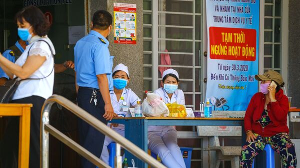Tại lối vào bệnh viện ở thành phố nghỉ mát Nha Trang (Việt Nam) - Sputnik Việt Nam