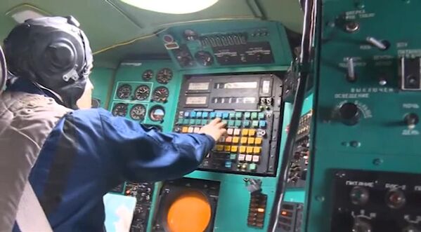 Phi công trong khoang lái máy bay ném bom chiến lược Tu-95 - Sputnik Việt Nam
