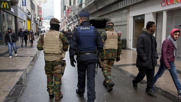 Binh lính và cảnh sát Bỉ trên đường phố Brussels - Sputnik Việt Nam