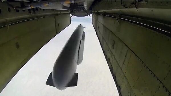 Máy bay ném bom chiến lược Tu-95 của không quân Nga phóng tên lửa hành trình X-555 vào mục tiêu IS tại Syria - Sputnik Việt Nam