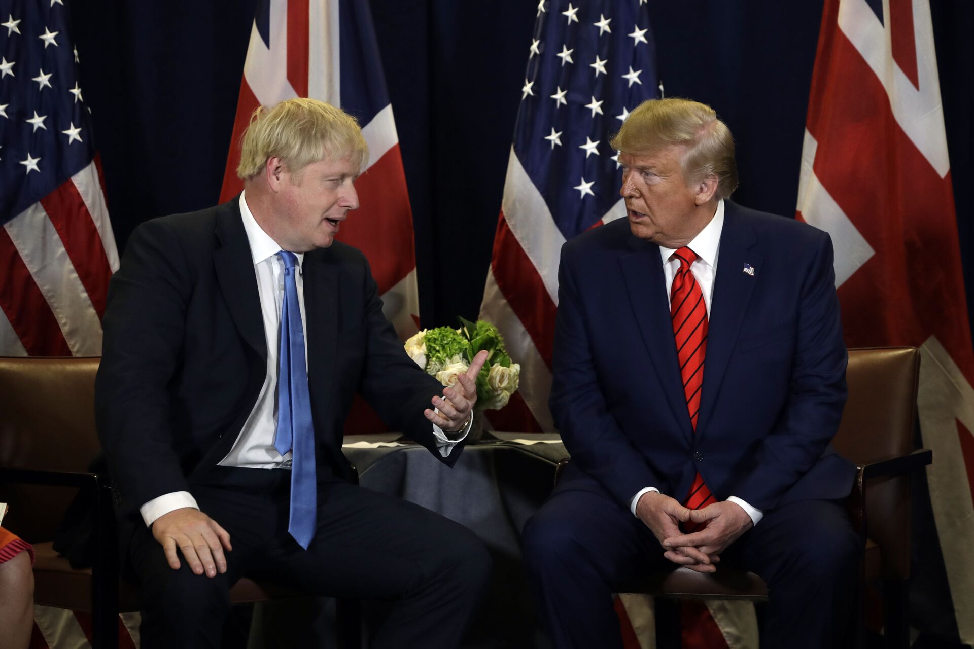 Cuộc gặp giữa Cựu Tổng thống Mỹ Donald Trump và Thủ tướng Anh Boris Johnson tại Đại Hội đồng Liên Hiệp Quốc - Sputnik Việt Nam, 1920, 05.10.2021