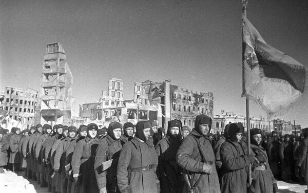 Stalingrad. Ngày 4 tháng 2 năm 1943. Diễu binh vinh danh giải phóng thành phố - Sputnik Việt Nam