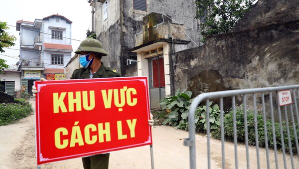 Các chốt kiểm soát vòng trong do công an xã và thôn chịu trách nhiệm kiểm soát. - Sputnik Việt Nam