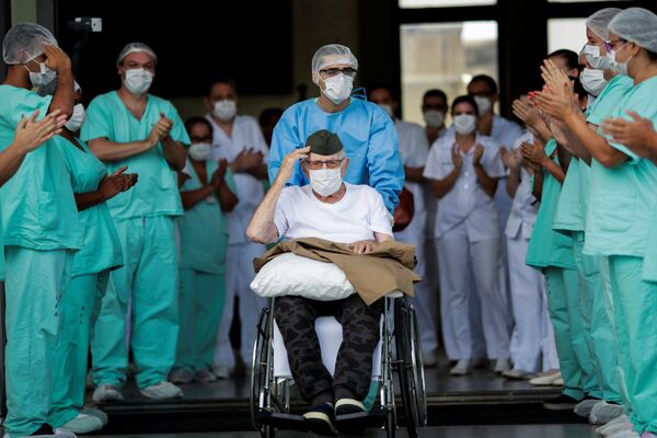 Ermando Armelino, 99 tuổi, cựu chiến binh Thế chiến II, xuất viện từ một bệnh viện ở Brazil - Sputnik Việt Nam