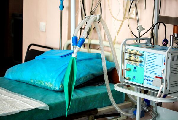 Bác sĩ gây mê người Serbia: tư thế nằm sấp giúp bệnh nhân tránh dùng tới máy thở Bác sĩ gây mê người Serbia: tư thế nằm sấp giúp bệnh nhân tránh dùng tới máy thở - Sputnik Việt Nam